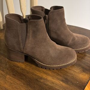 SoftMoc Brown Suede Ankle Boots Womens Size 39